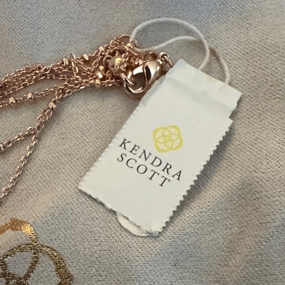 Kendra Scott Rose Gold Pendant bracelet - Picture 3 of 5